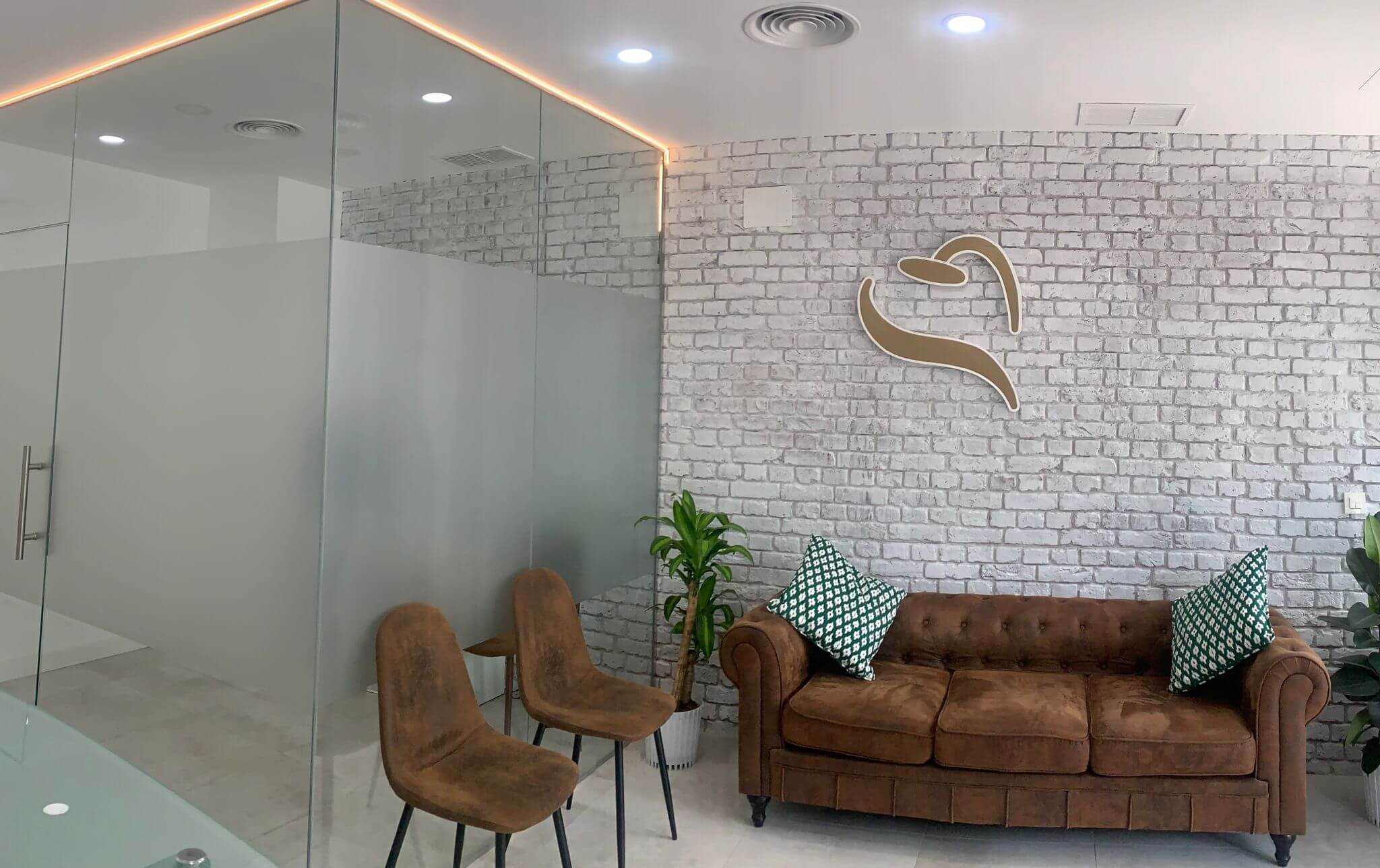 Sala de espera boutique Clínica Dental Brunete